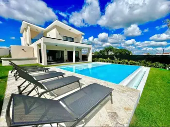 Vendo villa residencial en playa nueva romana