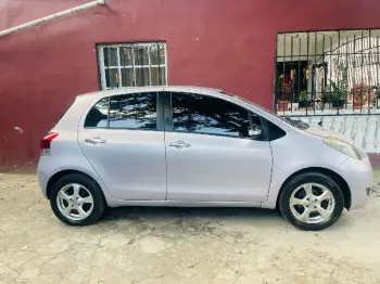 Toyota vitz 2011 impecable