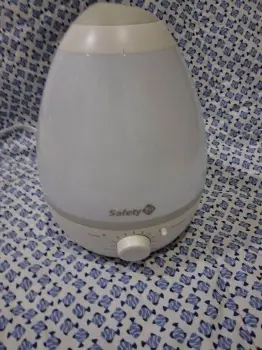 humidificador ultrasónico de niebla fría de la marca safety 1st.