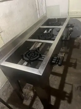 Estufa de 3 hornillas en acero inoxidable en la romana