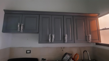 Gabinete de cocina gris