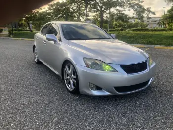 Lexus is250 2006 en estado excelente una niña