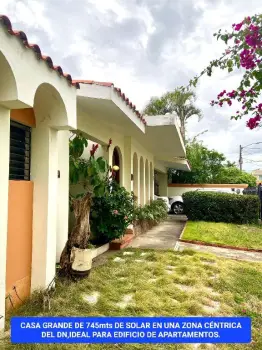 Casa en el centro del dn y con 745mts en total de solar...precio en dÓ