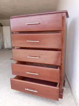 Buro grande con gavetas