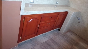 Gabinetes de cocina en madera de caoba a la medida