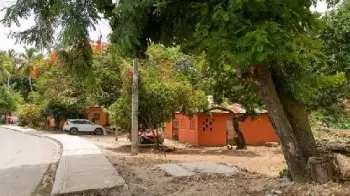 Se vende terreno de 2551 m en barahona ubicado en zona turistica a 2 m