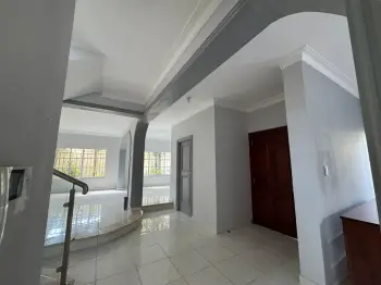 Casa de 3 habitaciones en venta en arroyo hondo viejo.