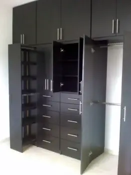 Closet en madera a la medida