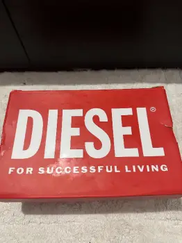 Calzado de hombre marca diésel.