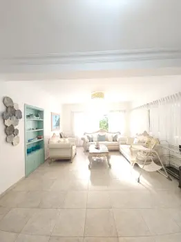 Villa de 7 habitaciones en venta en juan dolió.