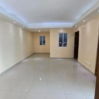 Apartamento de 4 habitaciones en venta en la urbanización real.