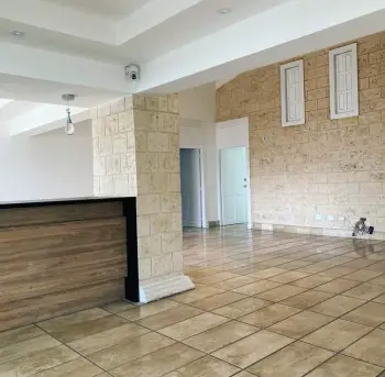 Apartamento de 4 habitaciones en venta en la urbanización real.