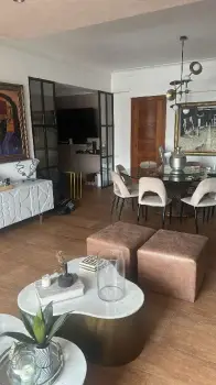 Vendo apartamento en bella vista en 5to piso con excelente distribució