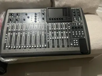Vendo consola digital behringer  x 32 nueva