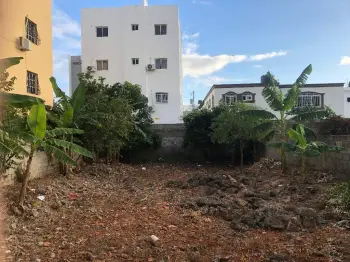 Solar ideal en prado oriental con título al día!