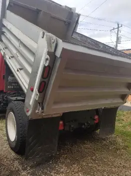Camion volteo freightliner 06 automatico 7 metros