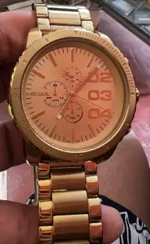 Reloj diesel dz5301  dorado 1 mes de garantia