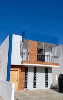 Bonita casa ubicada frente a la sirena de la autopista duarte.