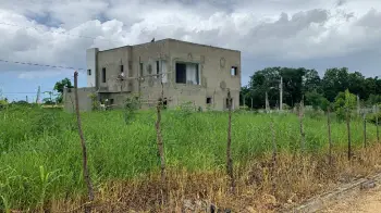 Venta de solares en residencial cerrado.