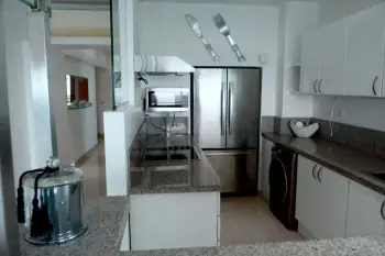 Apartamento frente al mar en venta y alquiler en el cacique