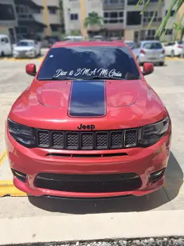 Se vende cherokee overland modificada a srt 2020 mofleria y todod los