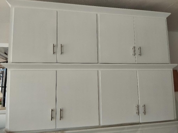 Gabinete blanco de cocina