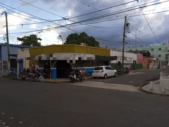 Venta de súper local comercial en la romana en Él centro