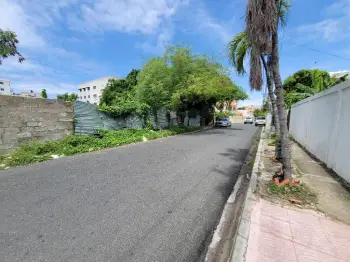Solar en venta reparto los 3 ojos santo domingo este casi charles de g