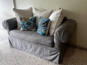 Muebles gris de sala