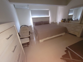 Juego de habitación king en roble solido  elegancia  durabilidad