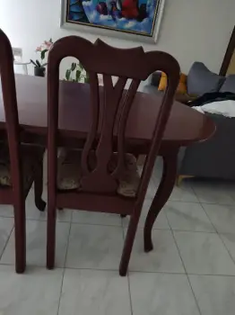 Comedor de caoba de 6 sillas en buenas condiciones usados