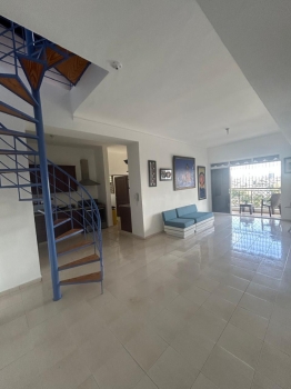 Se alquila amplio penthouse evaristo morales