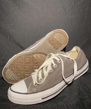 Tenis converse gris  en monseñor nouel