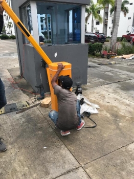 Barrera de paso y acceso vehicular de uso intensivo