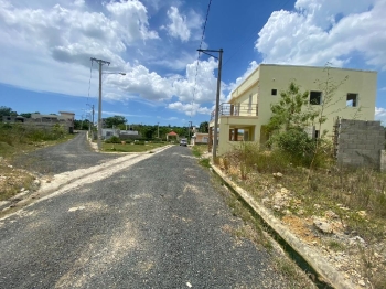 Solares en residencial seguro con todos los servicios