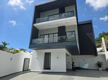Vendo majestuosa casa en altos de arroyo hondo iii