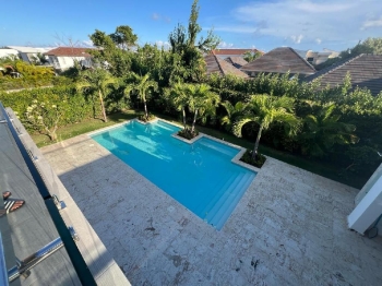 Villa de 4 habitaciones en venta en punta cana village.
