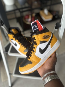 Tenis teni nike air jordan 1 mid taxi black and yellow original origin