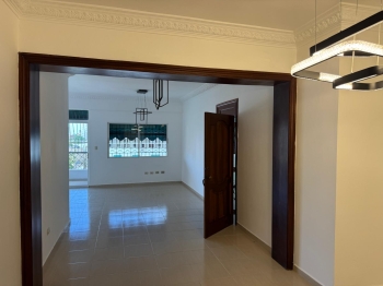 Alquilo apartamento en evaristo morales. 3 hab. 2.5 baños.