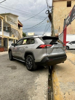 Toyota rav4 2021 le plus
