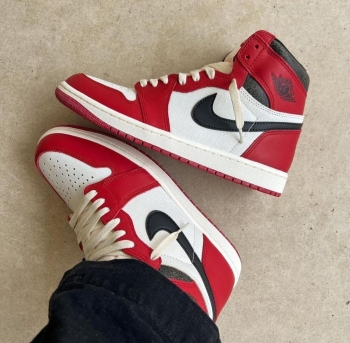 Sneakers nike air jordan retro 1 lost  found chicago reimagined origin