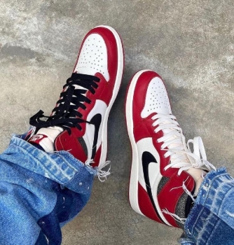 Sneakers nike air jordan retro 1 lost  found chicago reimagined origin