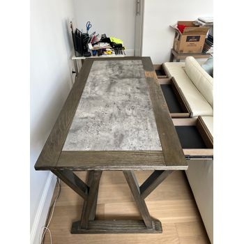 Vendo hermoso escritorio de madera con piedra.