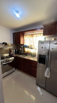 Apartamento 4to. nivel de tres habitaciones en vista hermosa