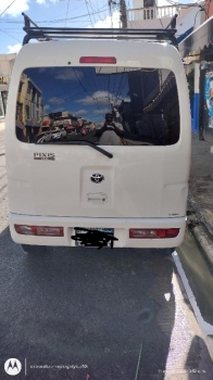 Toyota pixis van en la romana