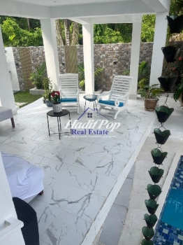 Casa de dos niveles en venta