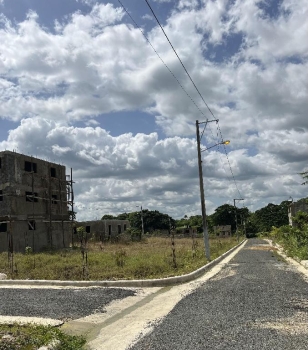 Solar residencial de 135 metros paga el inicial y construye