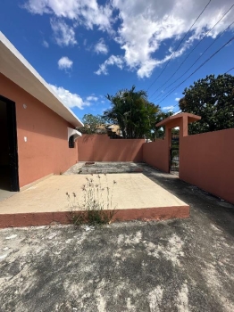 Casa en alquiler en urb. maximo gomez para uso comercial