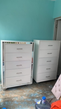 Comoda de 5 gavetas en madera