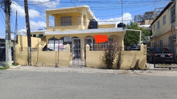 Se vende casas una normal media casa en la segunda y demás parte atrás